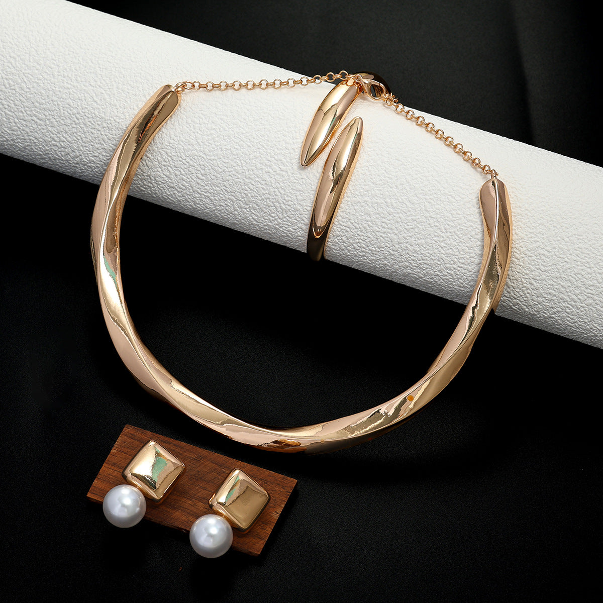 Geometric Wave Design Pearl Earrings And Bracelet