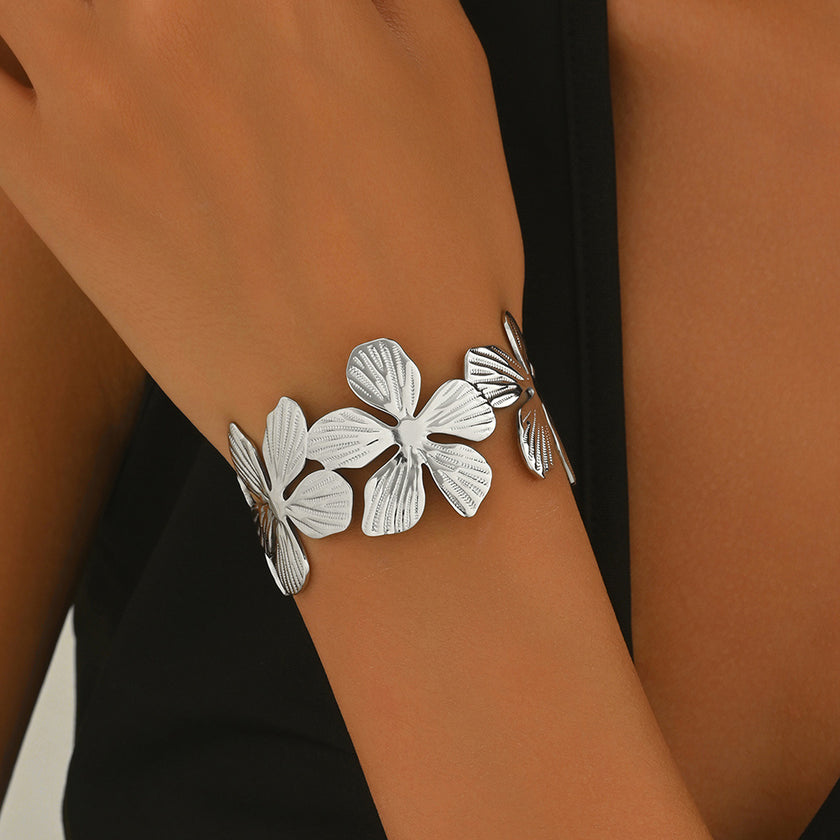 Floral carved bracelet