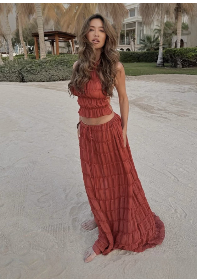 “2-Piece Women’s Summer Dress Set – Sexy Sleeveless Backless Cropped Halter Top & Pleated Long Skirt”